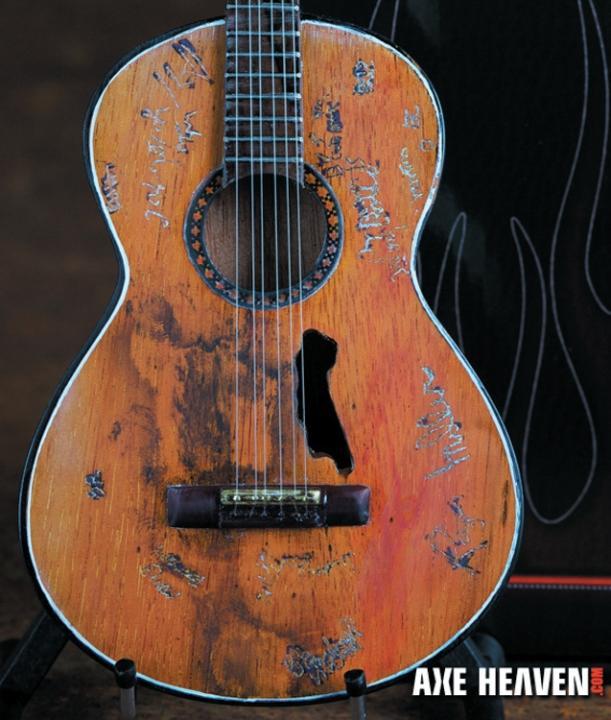 Axe Heaven WN-302, "Trigger" Tribute Mini Guitar